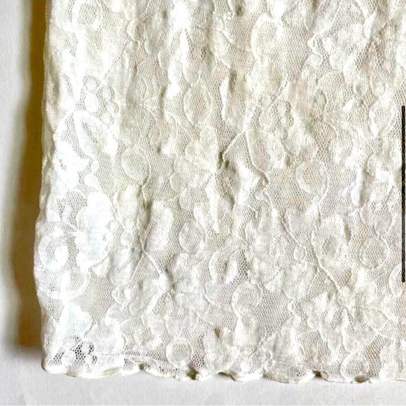 💥BOGO💥 Y2K white lace cami - Picture 4 of 7